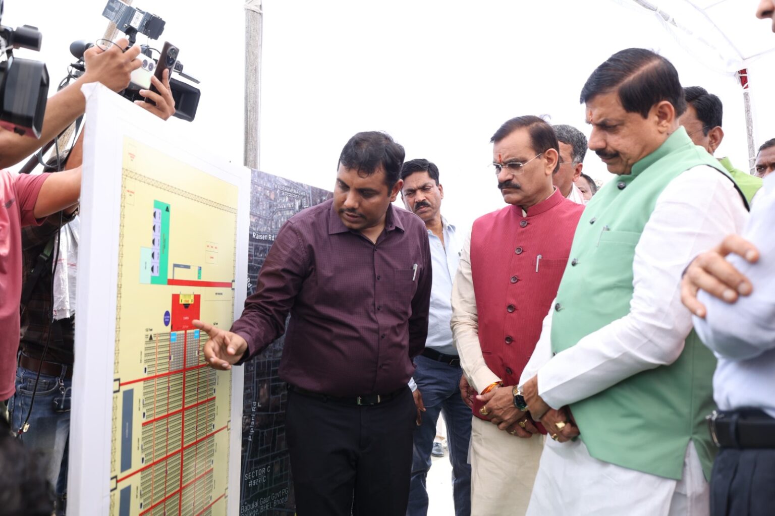 सीएम ने पीएम मोदी के महिला सम्मेलन की तैयारियों को देखा, भोपाल के जंबूरी मैदान पर पीएम दो लाख महिलाओं के सम्मेलन को करेंगे संबोधित