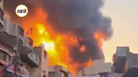 दिल्ली के ओल्ड गोविंदपुरा इलाके में लगी आग