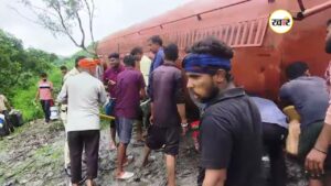 बाल्टी-डिब्बों में डीजल समेट ले गए गांववाले