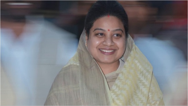 करोड़पति सांसद की बेटी पढ़ेगी गांव में,जानिए क्यों Himadri singh ने अपनी बेटी का एडमिशन गांव के सरकारी स्कूल में कराया