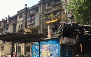 khaberaajki- मुंबई में सिलेंडर ब्लास्ट के बाद भरभराकर गिरा तीन मंजिला चॉल, मलबे में दबे कई लोग