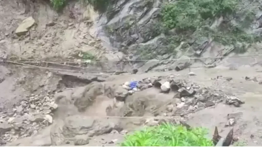बादल फटने से किश्तवाड़ में तबाही