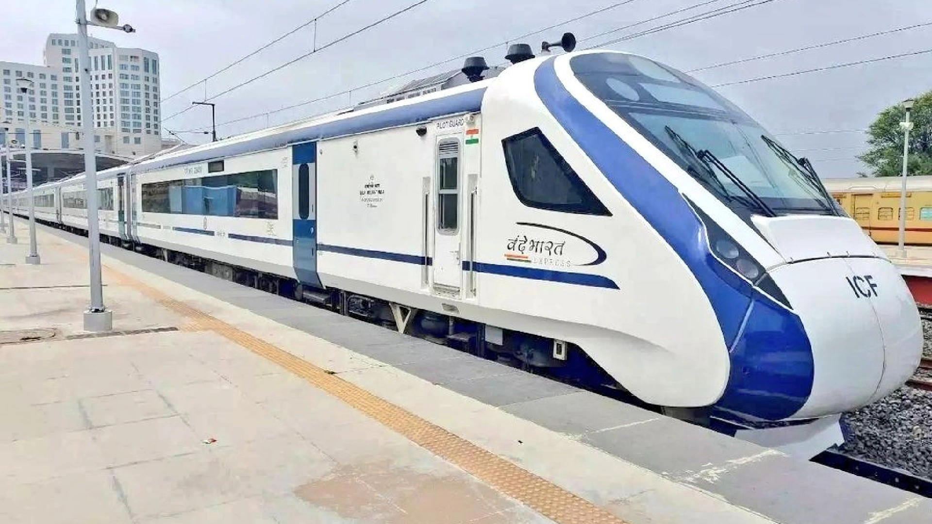 वंदे भारत ट्रेन की टिकट अब 15 मिनट पहले बुक करें