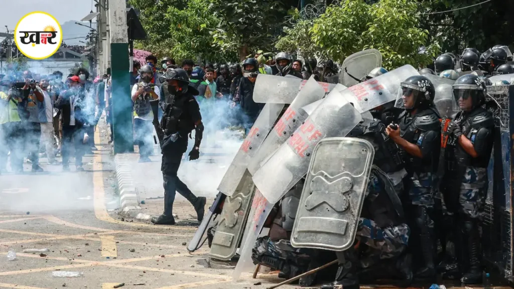 नेपाल में कर्फ्यू और सेना अलर्ट