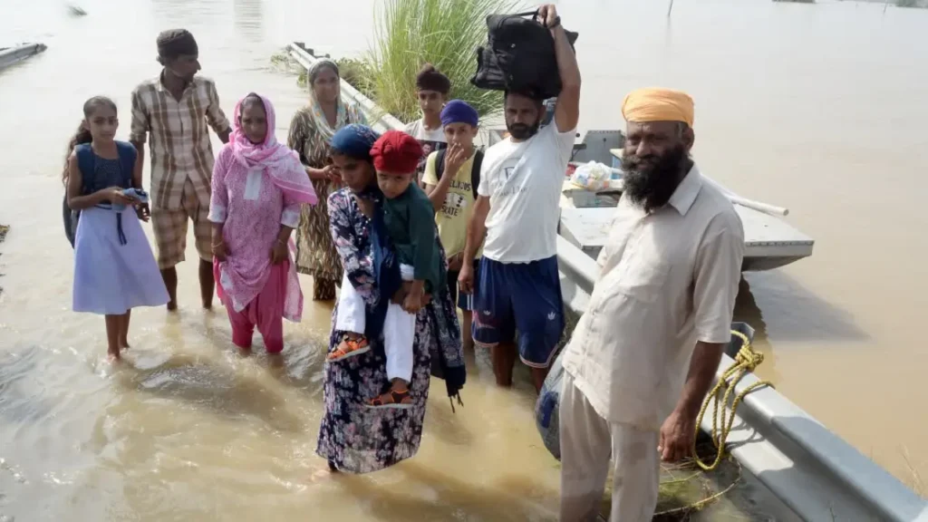 पंजाब में भारी बारिश और बाढ़ ने बहुत ही तबाही मचाई है