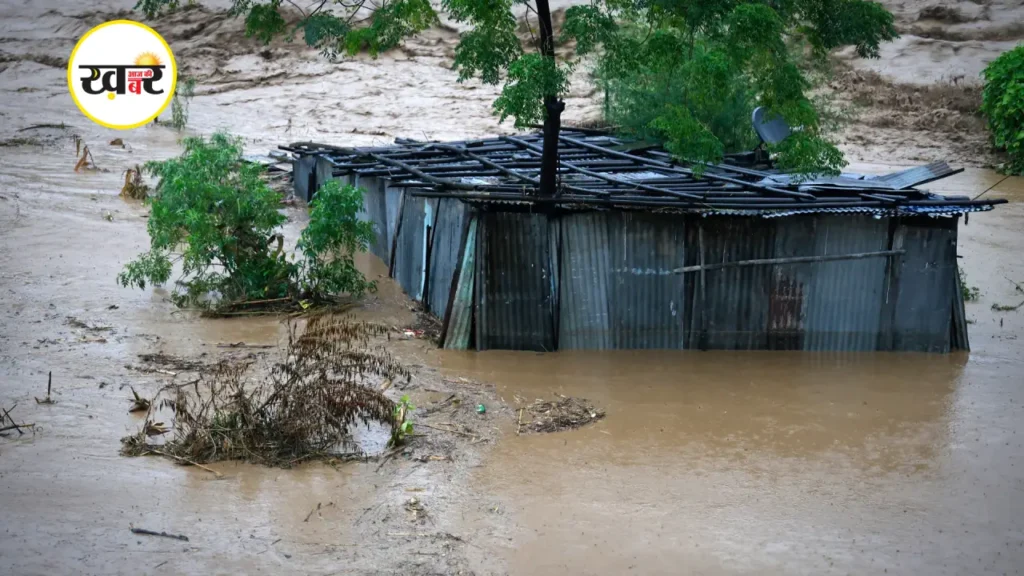 यातयात व्यवस्था पूरी तरह से चरमरा गई