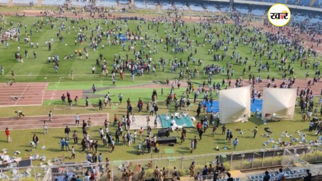 पोस्टर फटे, बोतलें उड़ीं, मेसी लौटे