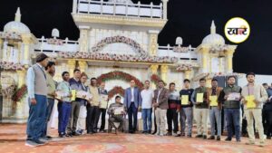 SIR पूरा होने पर बीएलओ के साथ नाचे SDM-KHABERAAJKI