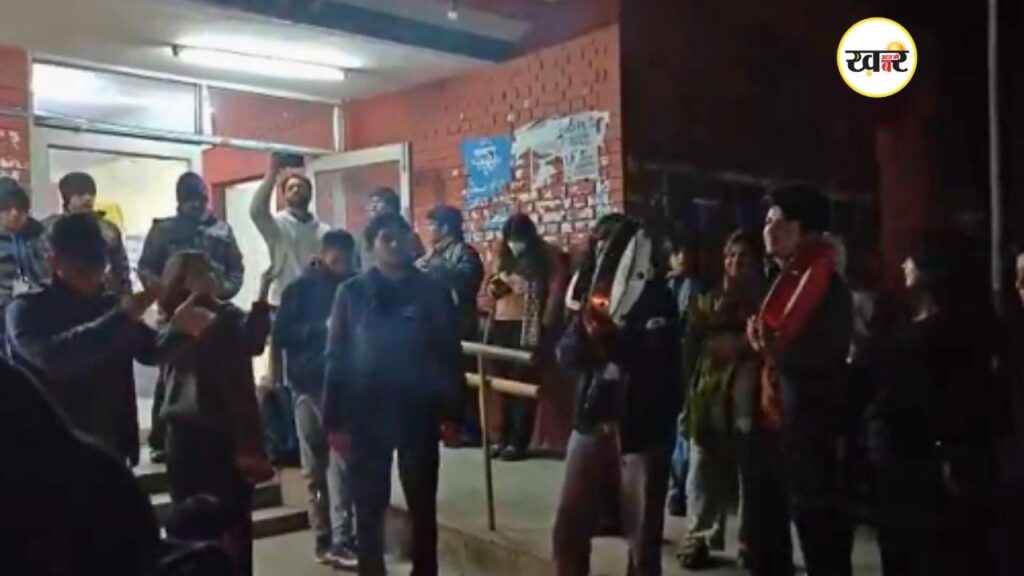 JNU छात्र नारेबाज़ी के बाद प्रशासन ने चेतावनी जारी की