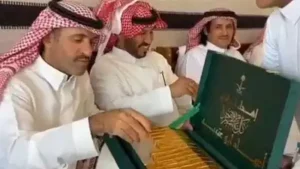 दुल्हन के भाई ने दूल्हे के परिवार के हर सदस्य को 24 कैरेट सोने के बिस्कुट तोहफे में दिए video viral