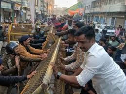 इंदौर में BJYM प्रदर्शन हिंसक, कांग्रेस कार्यालय के बाहर बवाल