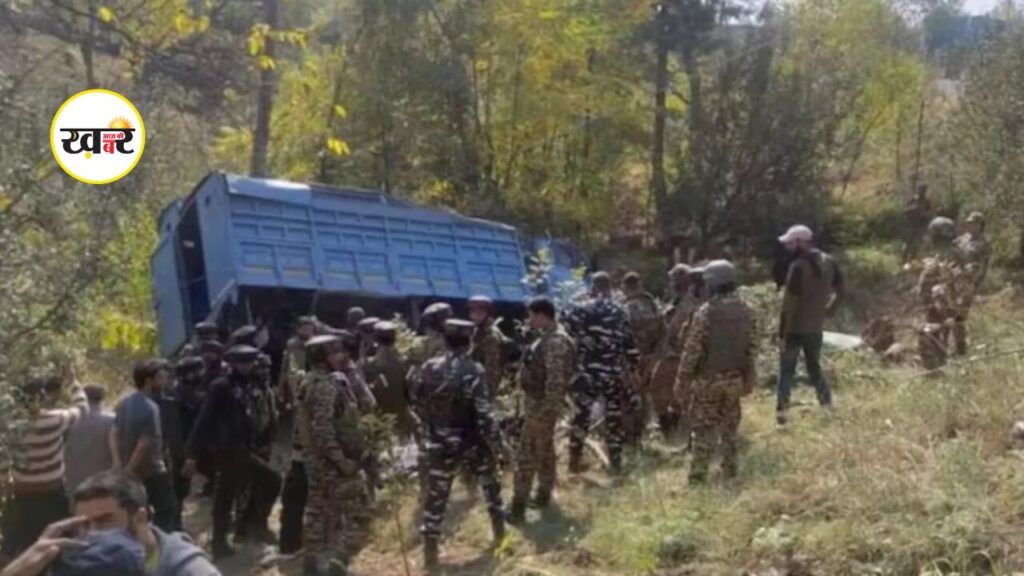 Srinagar Accident: श्रीनगर में बड़ा हादसा, नहर में गिरा CRPF का बुलेटप्रूफ वाहन, कई जवान घायल श्रीनगर में खाई में गिरी गाड़ी, CRPF के जवान घायल