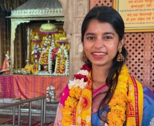 जयपुर के गोविंद देवजी मंदिर में भावुक हुईं बीजेपी विधायक मैथिली ठाकुर, बोलीं- 'मैं खुद को संभाल नहीं पाई'