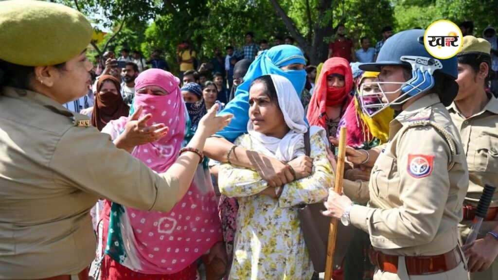 आखिर किस चीज की मांग कर रहे हैं कर्मचारी?