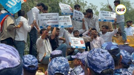 Neet Protest: नीट पेपर लीक मामला गरमाया