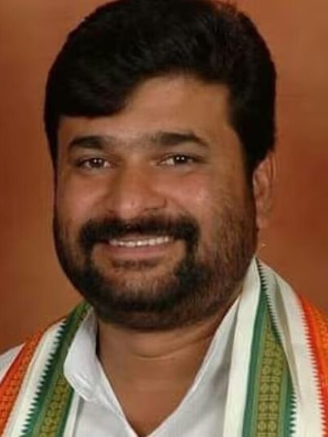 कांग्रेस MLA विनय कुलकर्णी 6 साल के लिए अयोग्य घोषित