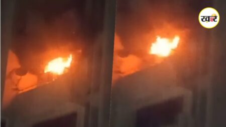 Noida Fire: नोएडा की हाईराइज सोसायटी में आग लगने से मचा हड़कंप,चौथी मंजिल पर फंसे बुजुर्ग दंपति को दमकल टीम ने बचाया नोएडा में आग