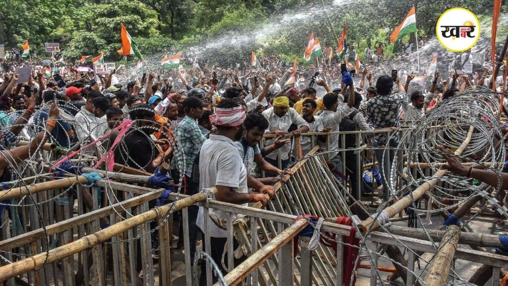 छात्रों ने सरकार के खिलाफ खोला मोर्चा
