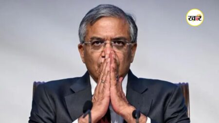 CEC Gyanesh Kumar: ज्ञानेश कुमार पर ‘पीपुल्स महाभियोग’ की तैयारी, EC ऑफिस के बाहर रोका पूर्व अफसरों का दल CEC Gyanesh Kumar: ज्ञानेश कुमार पर ‘पीपुल्स महाभियोग’ की तैयारी